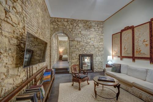 Right House via Sulis 61 Best Neighborhood in Town — 4-Star Luxury Hotel in Cagliari, Italy