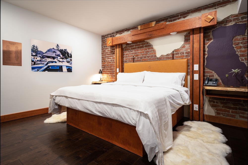 The Horton Hotel and Rooftop Lounge - photo 12