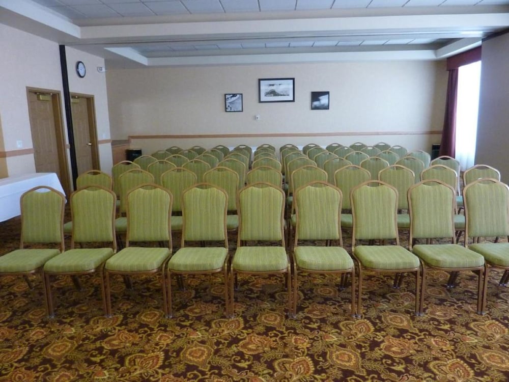 Holiday Inn Express & Suites Salt Lake City N Bountiful - photo 44