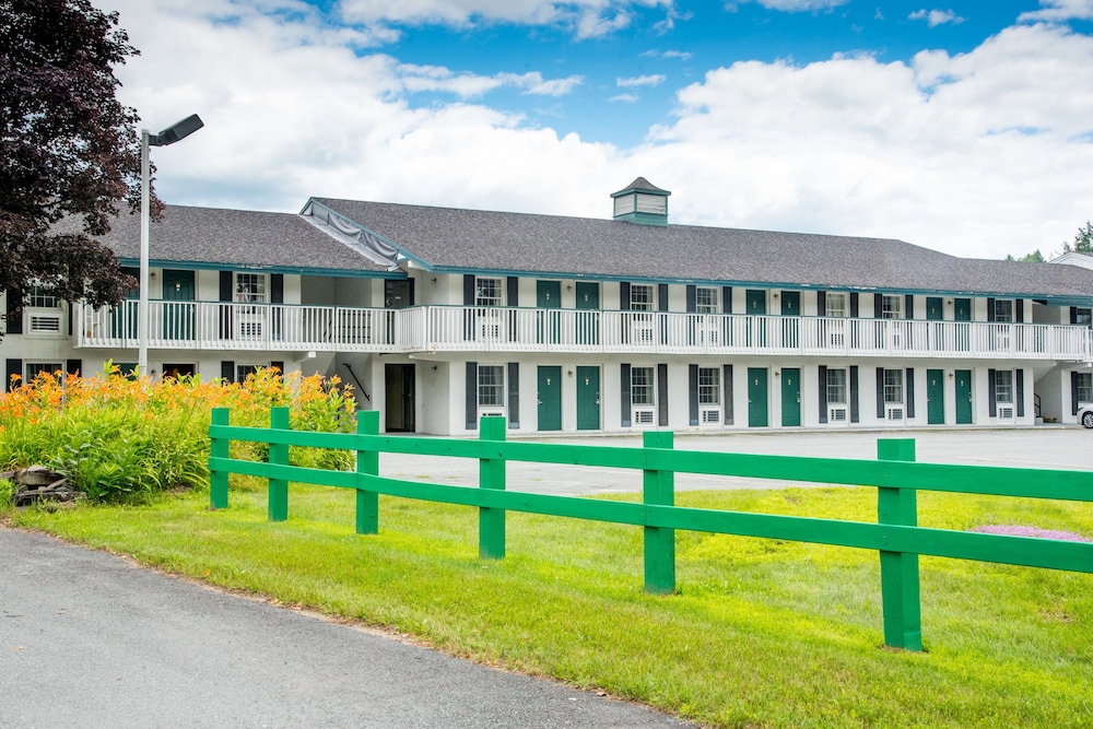 Colonnade Inn - photo 2