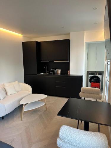 Luxury Apartment Champ de Mars Eiffel Tower - carbon neutral hotel in Unknown City