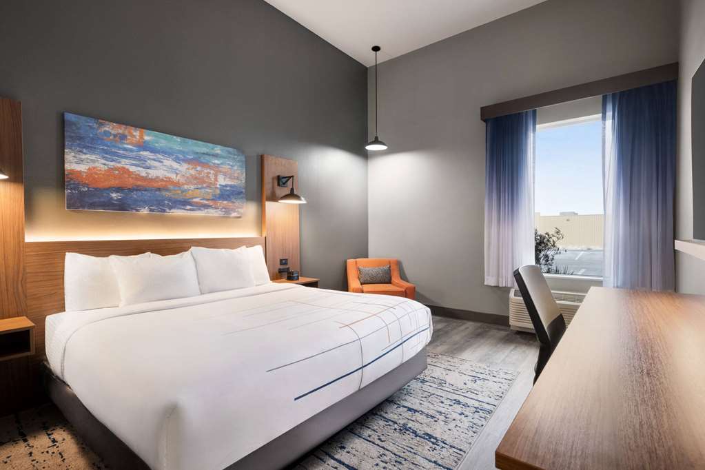 La Quinta Inn & Suites by Wyndham Del Rio - photo 50