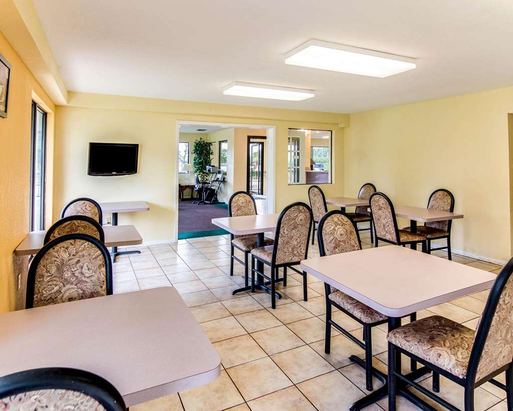 Rodeway Inn & Suites Highway 290 Northwest - photo 22