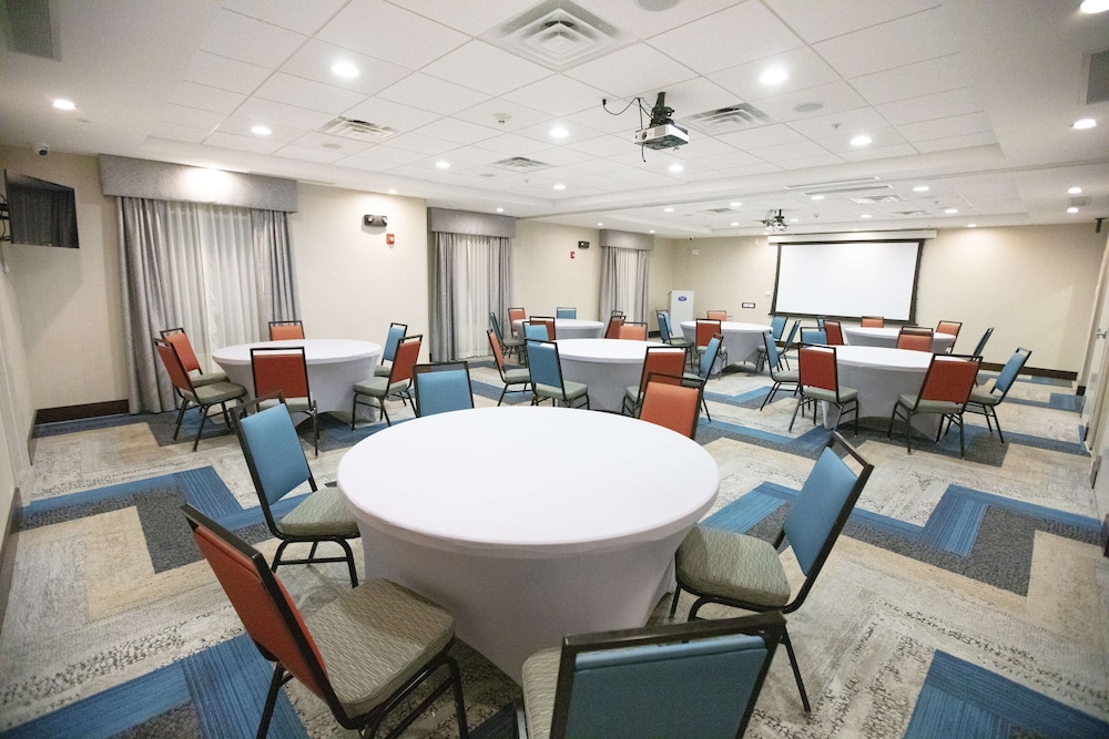Hampton Inn Toledo Oregon - photo 32