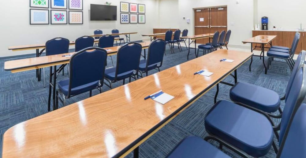 Holiday Inn Express & Suites Fort Myers Airport by IHG - photo 46