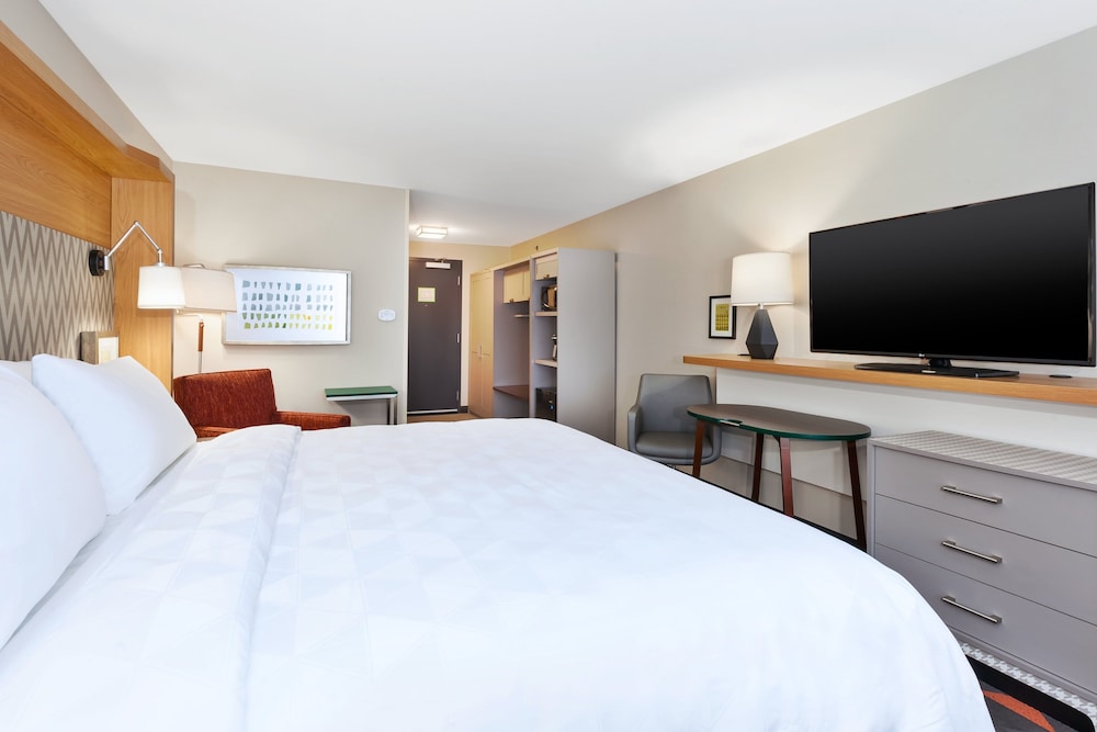 Holiday Inn & Suites Toledo Southwest Perrysburg by IHG - photo 3