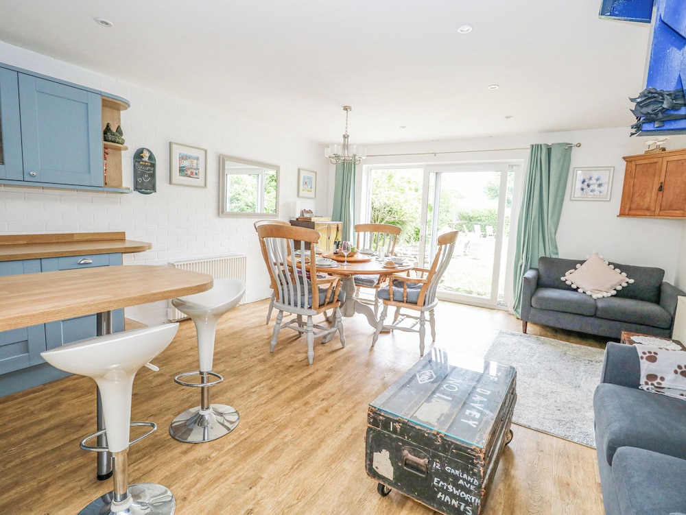 Mermaid Cottage — 4-Star Luxury Hotel in Portland, United Kingdom