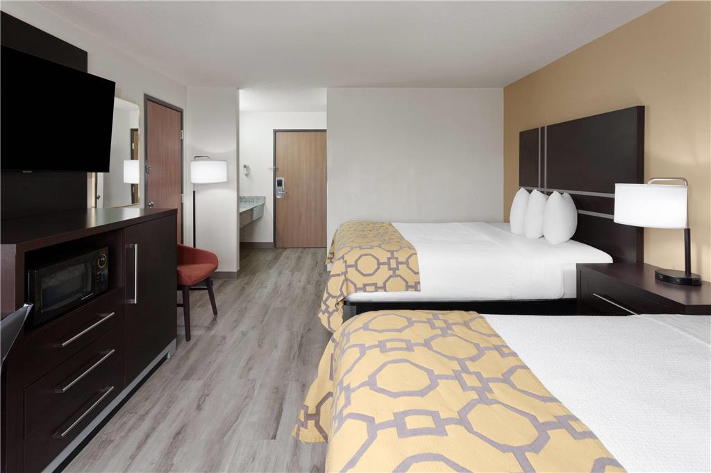 Baymont by Wyndham Green Bay - photo 12