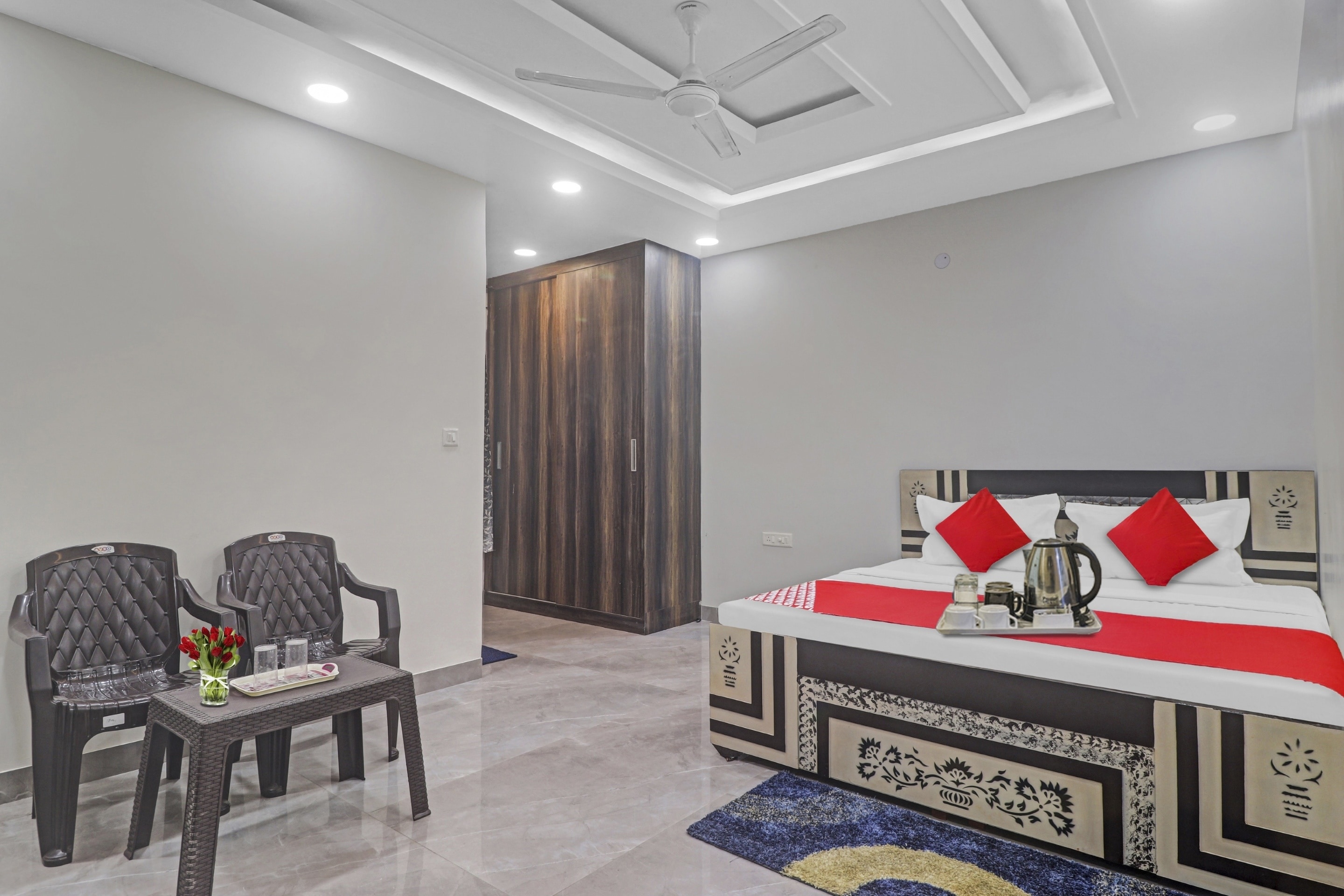 Super Hotel O Amazing Guest House — 4-Star Luxury Hotel in New Delhi, India