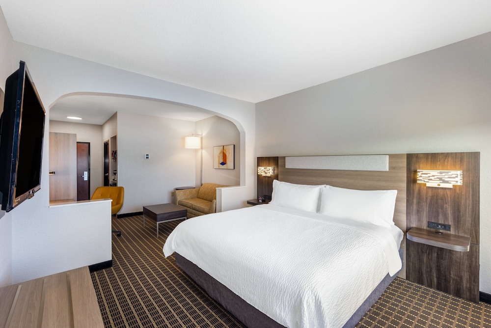 Holiday Inn Express Hotel & Suites Pittsburg by IHG - photo 32