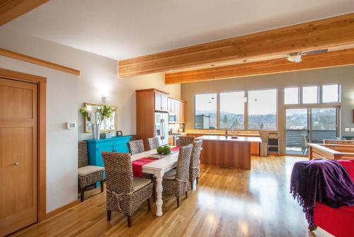 Blackberry Bramble home — 4-Star Luxury Hotel in Hood River, United States