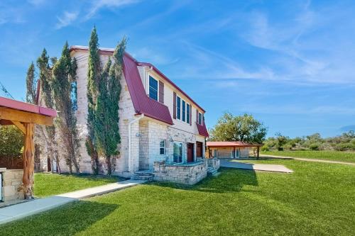 Texan Outback - carbon neutral hotel in Unknown City