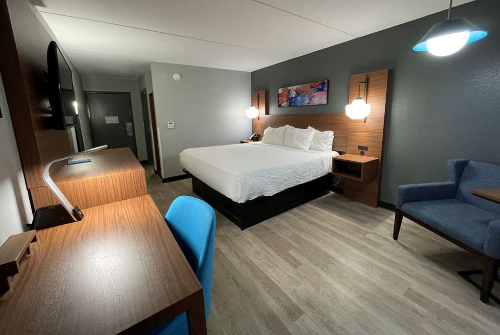 La Quinta Inn & Suites by Wyndham Fayetteville I 95 - photo 15