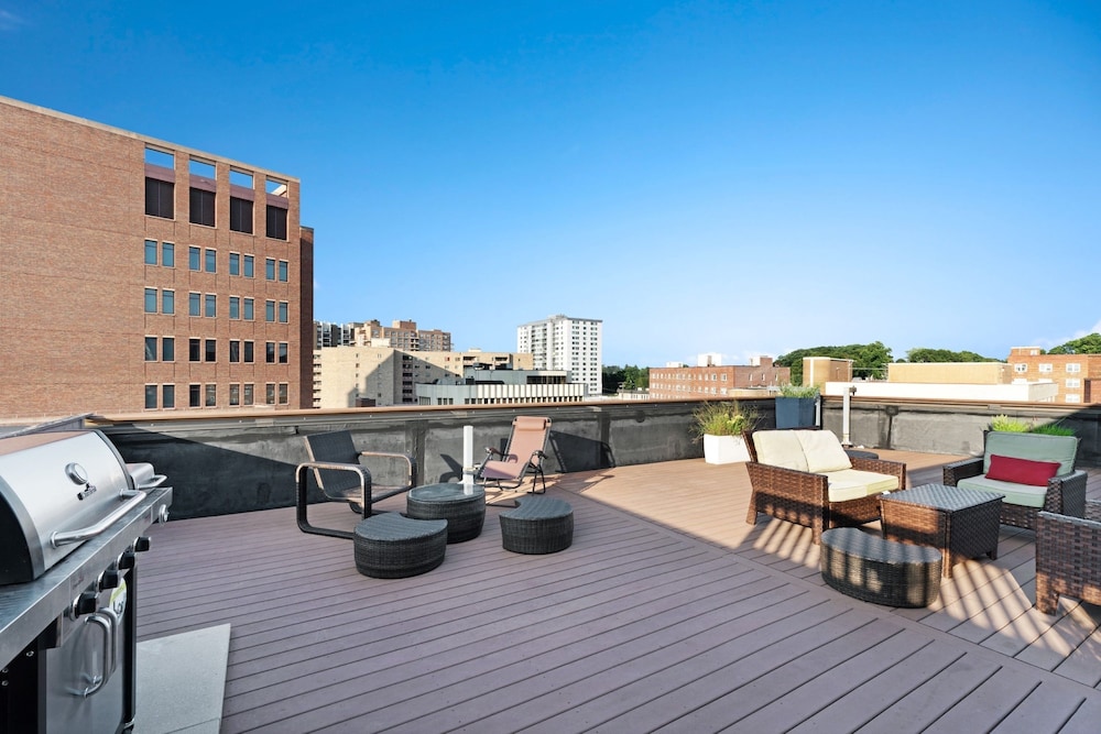 Global Luxury Suites on Prospect Street - photo 40