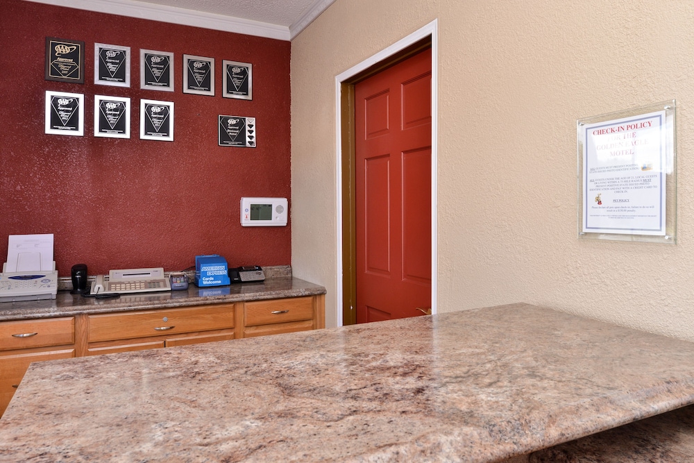 Golden Eagle Motel - photo 4