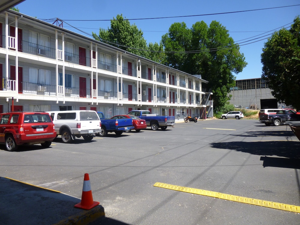 Cougar Land Motel - photo 45