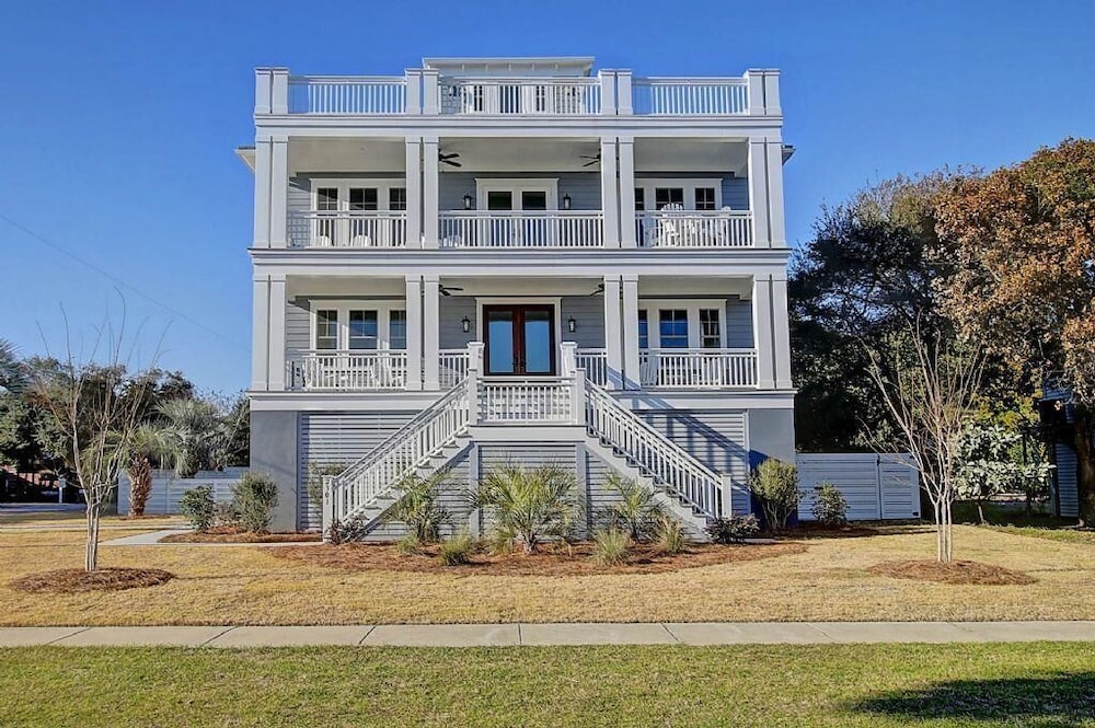 2301 Palm Boulevard — 4-Star Luxury Hotel in Isle Of Palms, United States