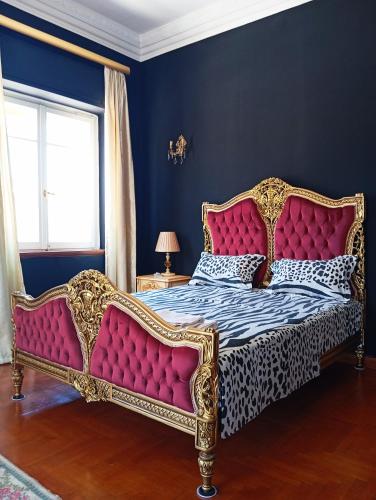 Iris Baroque Apartment — 4-Star Luxury Hotel in Elefsina, Greece