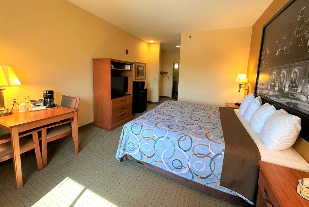 Super 8 by Wyndham Topeka at Forbes Landing - photo 7