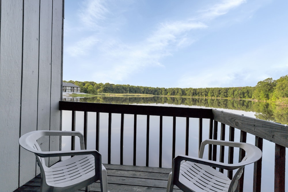 Waterbird Lakeside Inn - photo 10
