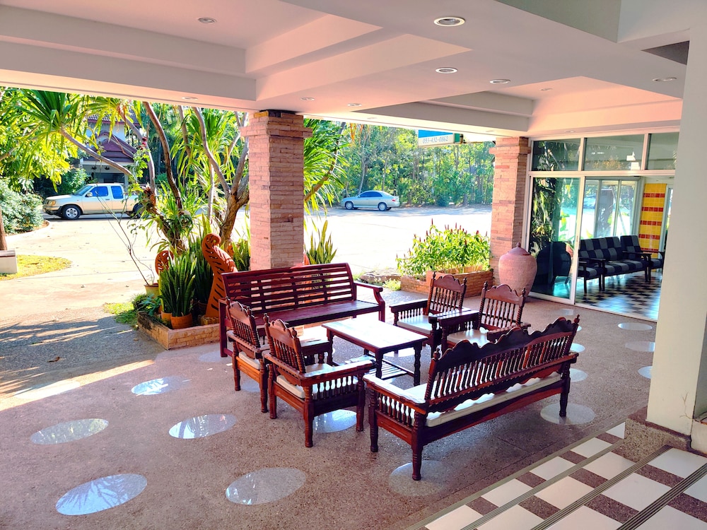 Thongpaeka Hotel — Prasat — photo 3