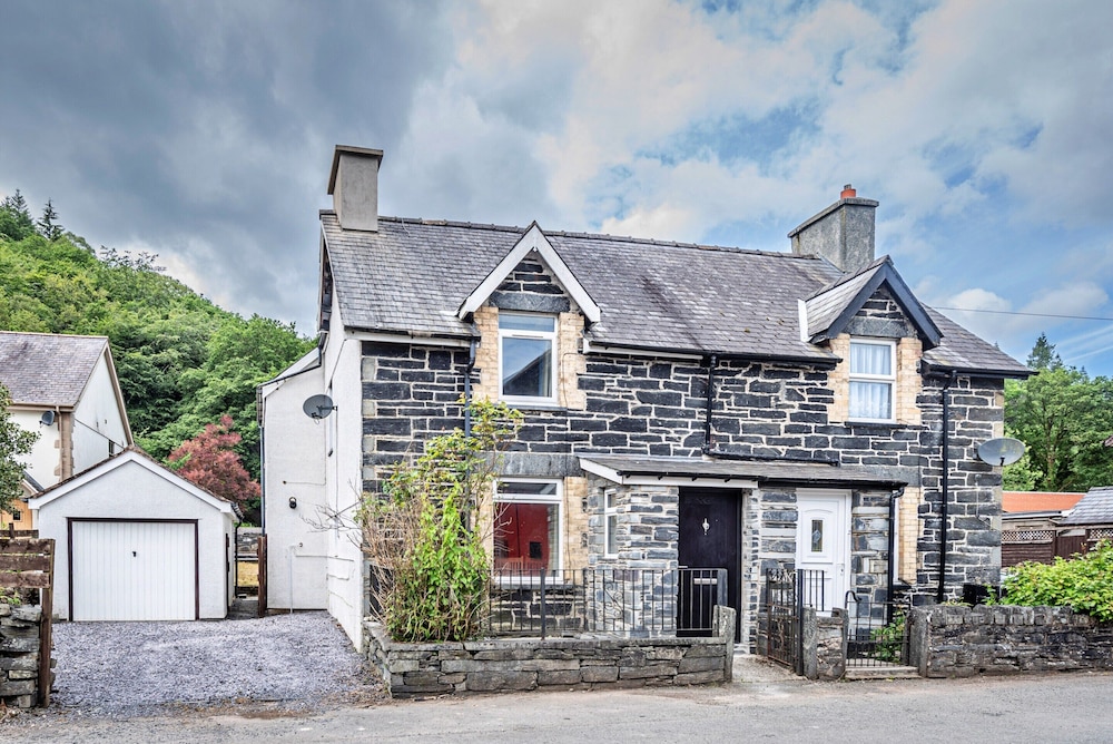 Finest Retreats Blaen Ddol — 4-Star Luxury Hotel in Betws-Y-Coed, United Kingdom