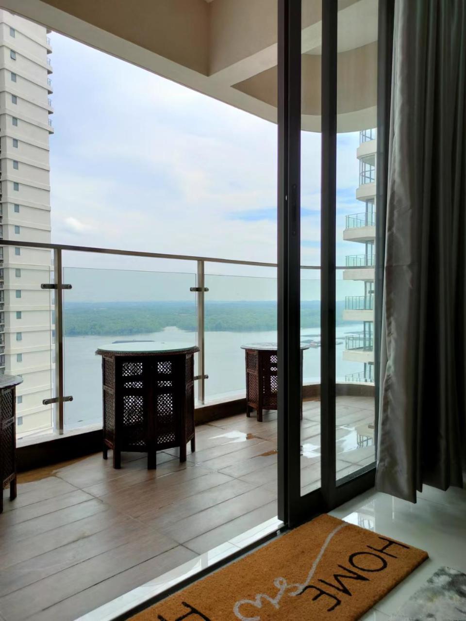 2 Seaview Balcony@Danga Bay — 4-Star Luxury Hotel in Johor Bahru, Malaysia
