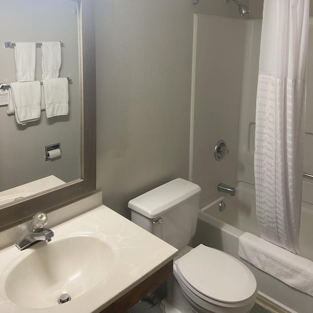 Super 8 by Wyndham Queensbury Glens Falls Lake George Area - photo 15