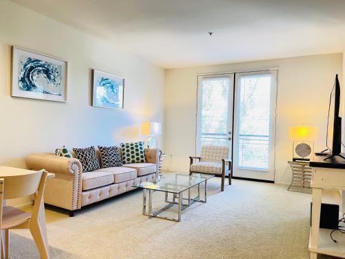Luxury Irvine 2Bedrooms 2Bathrooms kitchen Pool apartment — 4-Star Luxury Hotel in Irvine, United States