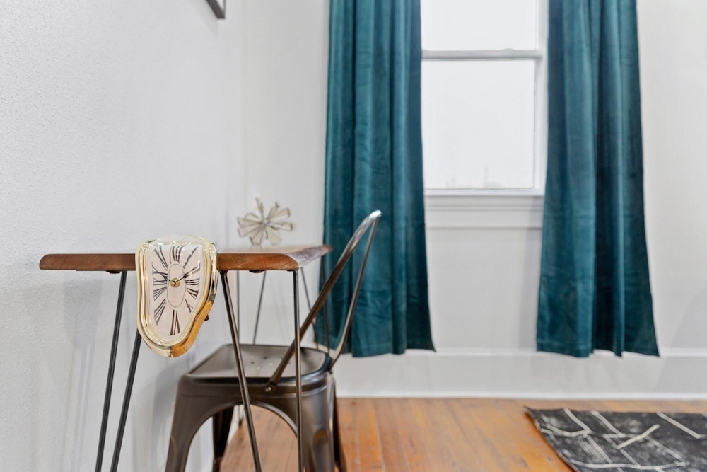 Mid City 2BR w Balcony Near Canal Streetcar - photo 20