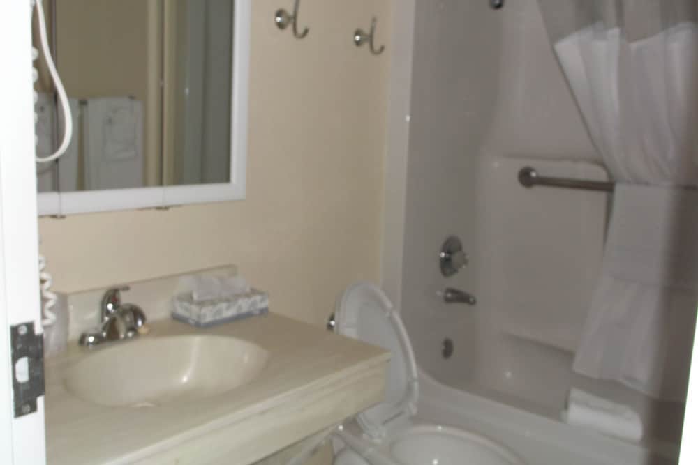 Days Inn & Suites by Wyndham Lake Okeechobee - photo 36