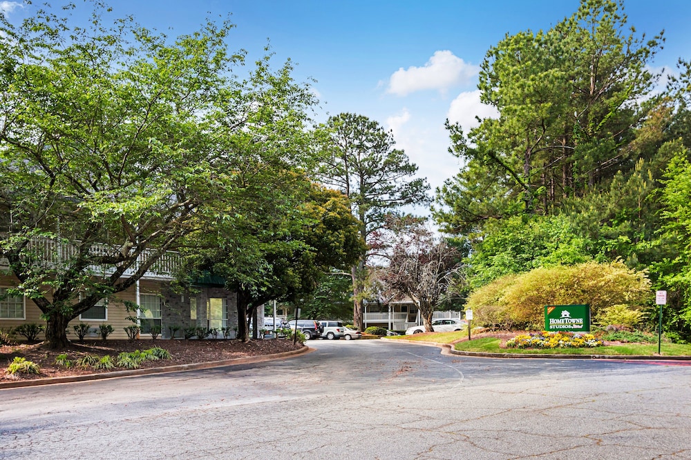 HomeTowne Studios by Red Roof Atlanta Lawrenceville - photo 22