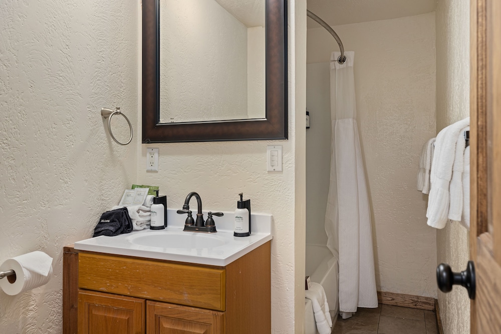 Elk Refuge Inn - photo 83