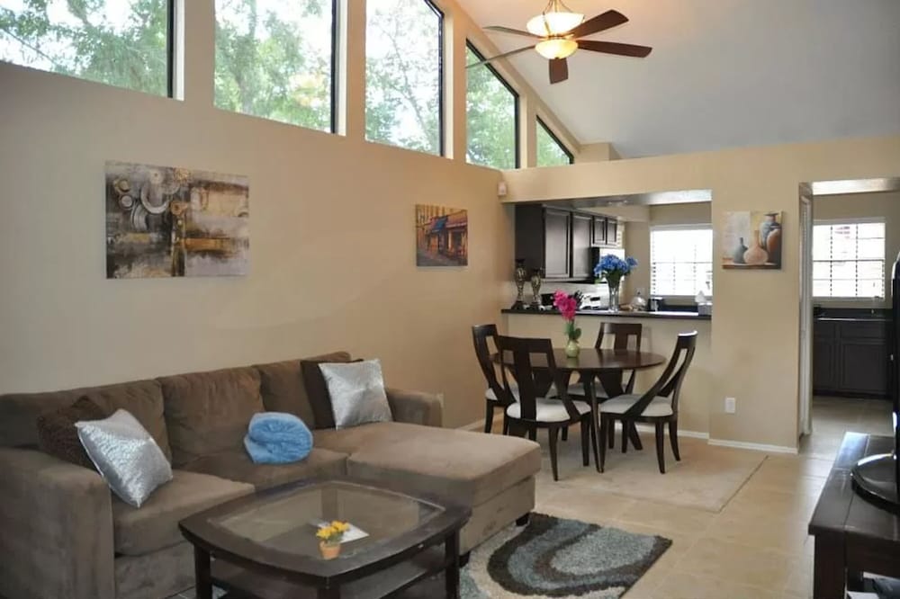 Charming 2BR 2BA by BlueBarrelHomes - photo 10