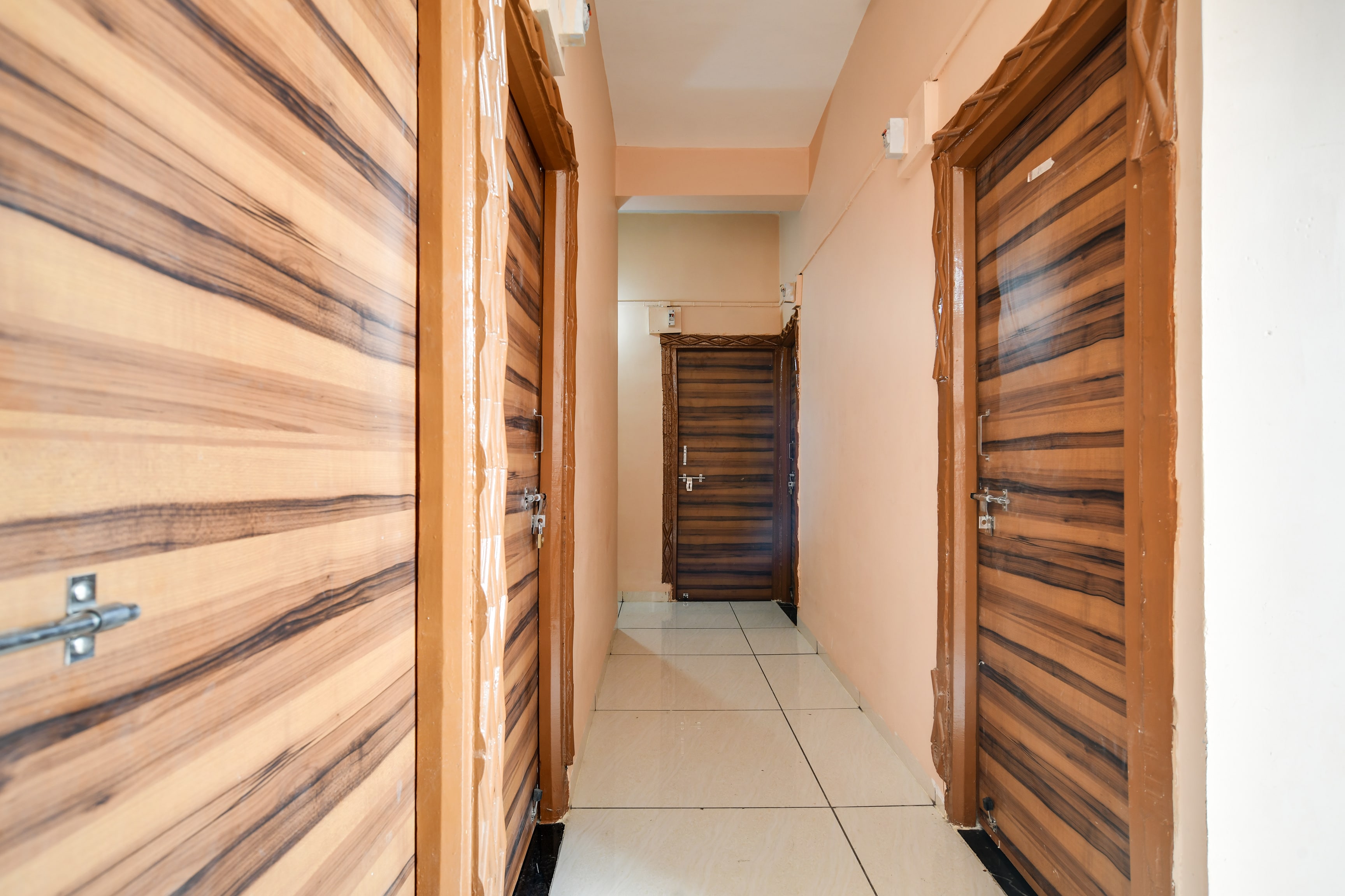 Hotel O Hotel Shivaj — 4-Star Luxury Hotel in Indore, India