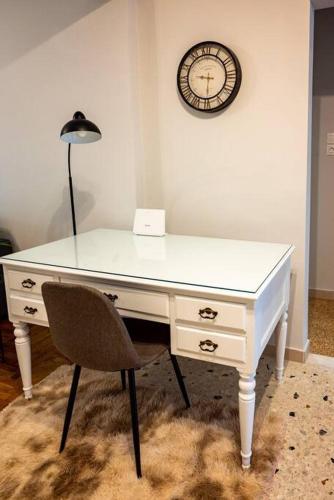 The Athenian Hideaway 2 Bedroom apartment in Thiseio — 4-Star Luxury Hotel in Athens, Greece