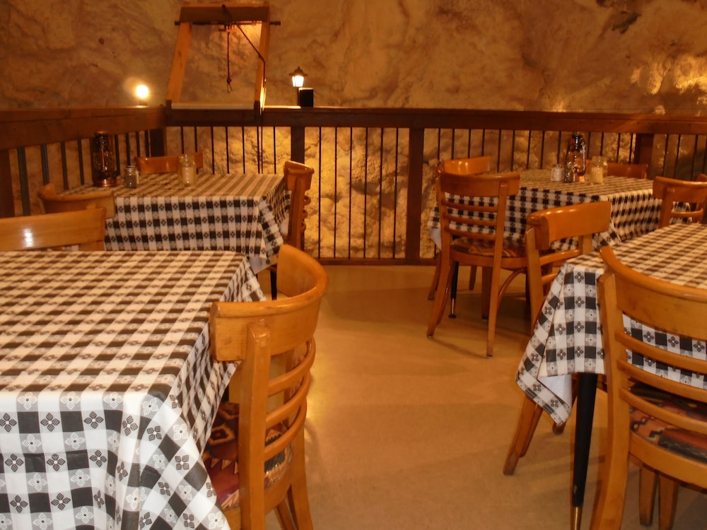 Grand Canyon Caverns Inn - photo 44