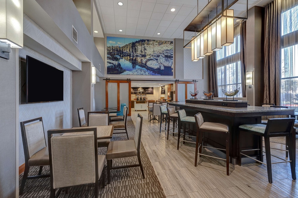 Hampton Inn & Suites Tulare - photo 4