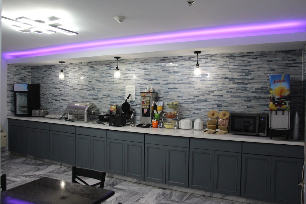 Douglas Inn And Suites - photo 25