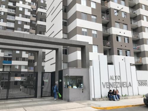 Moderno Apartamento en Condominio Alto Venezuela — 4-Star Luxury Hotel in Lima, Peru
