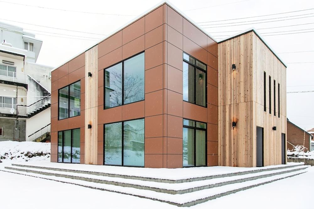 Bluebird Apartments — 4-Star Luxury Hotel in Hakuba, Japan