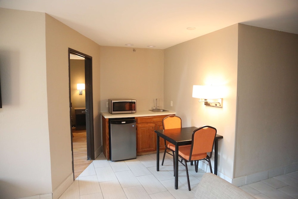 Super 8 by Wyndham Portsmouth - photo 15