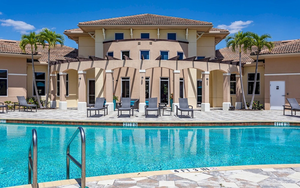 Landing Fort Myers near Heritage Palms — 4-Star Luxury Hotel in Fort Myers, United States