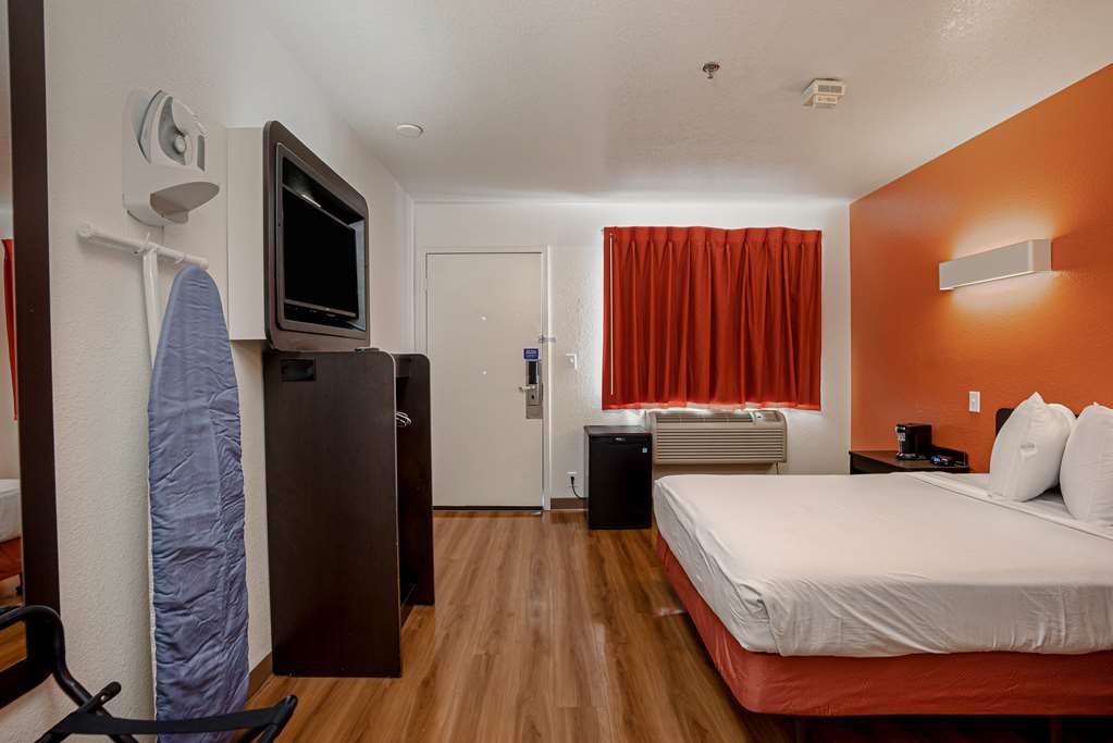 Motel 6 Temecula CA Historic Old Town - photo 10