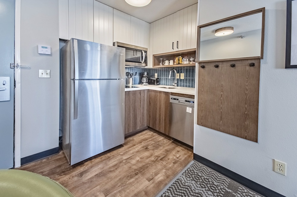 Staybridge Suites Cedar Rapids North by IHG - photo 19
