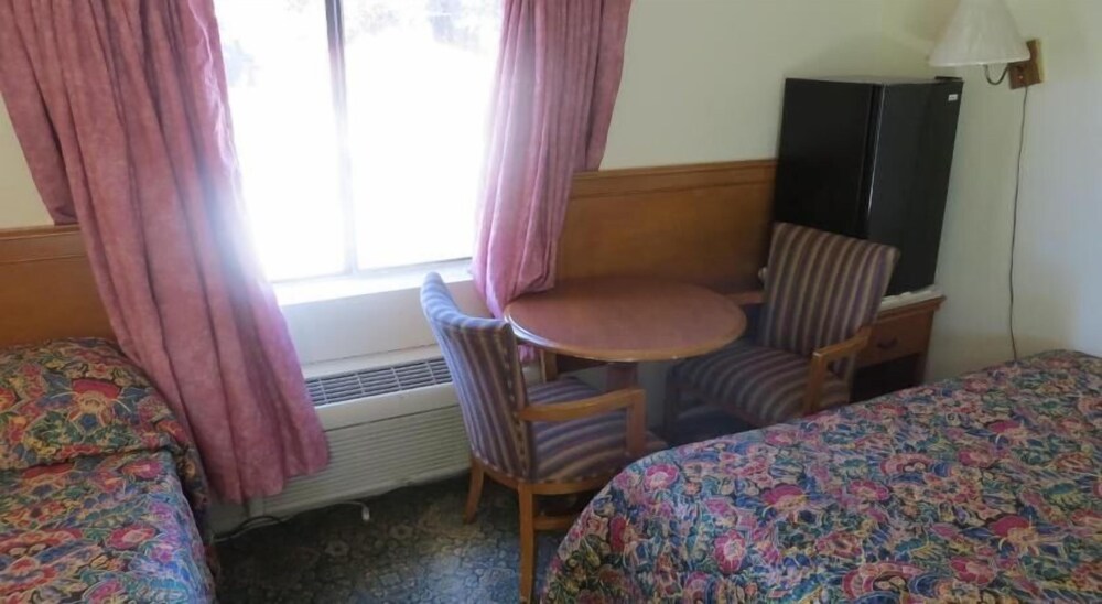 Bristol Motel - photo 2