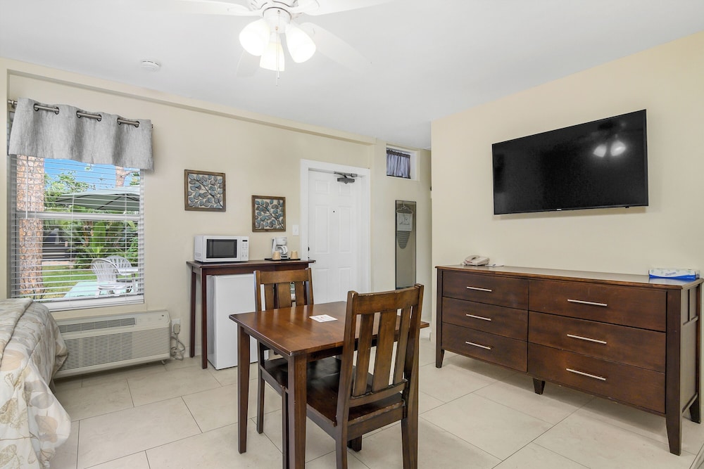 The Fairways Inn of Naples - photo 20