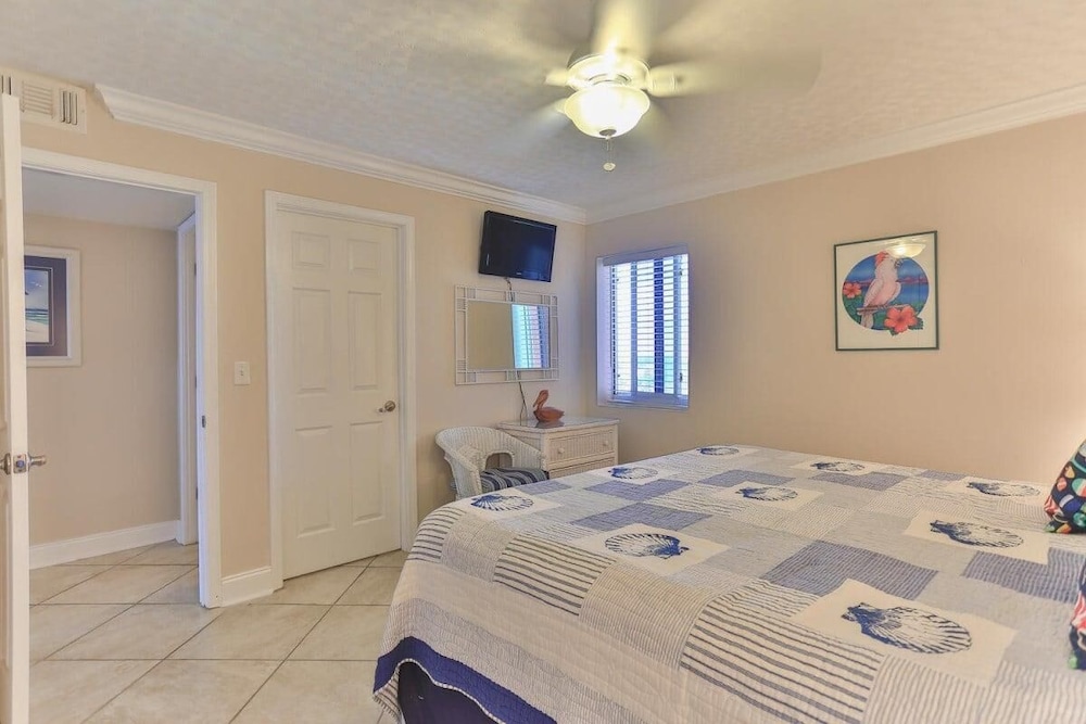 Destin Towers 143 Beach Front 2BR - photo 4