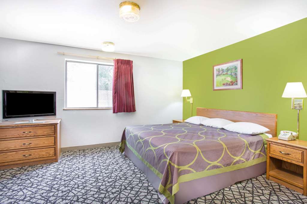 Super 8 by Wyndham Richmond Broad Street - photo 11