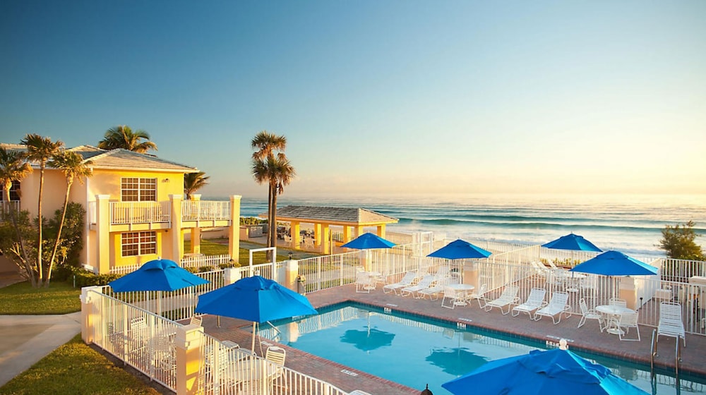 Gulfstream Manor - carbon neutral hotel in Delray Beach